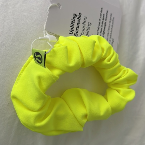 Lululemon Uplifting Scrunchie NWT Highlighter Yellow HIYE Fluorescent - Picture 4 of 4